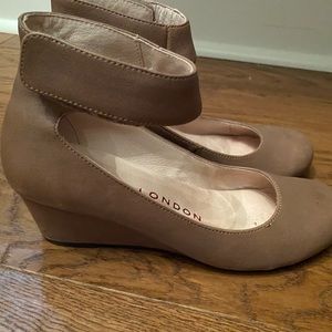 Sasha London wedges size 7